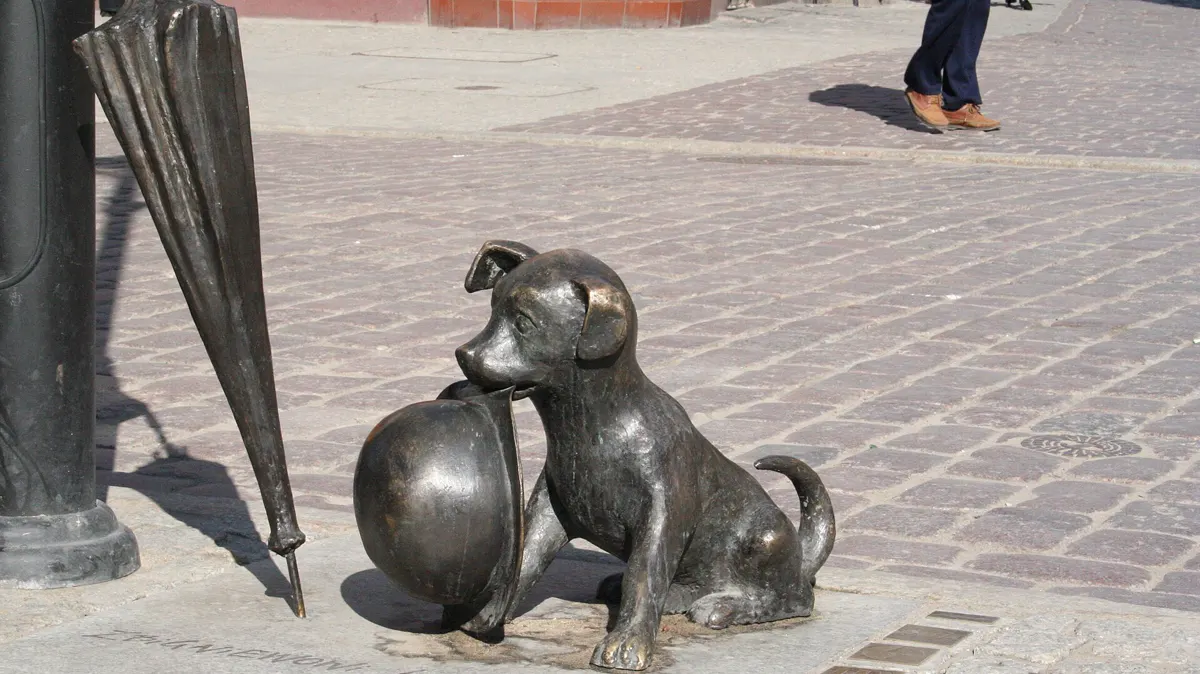 Filuś the Dog Statue