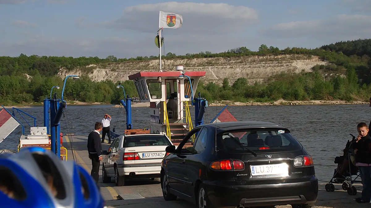 Kazimierz Dolny to Janowiec Ferry