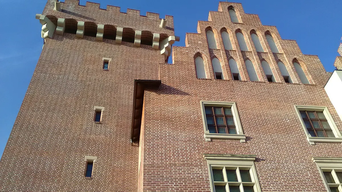 Royal Castle and Museum of Applied Arts
